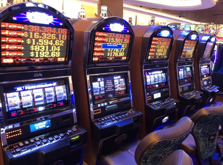 Kartu digital Teen Patti bernuansa biru